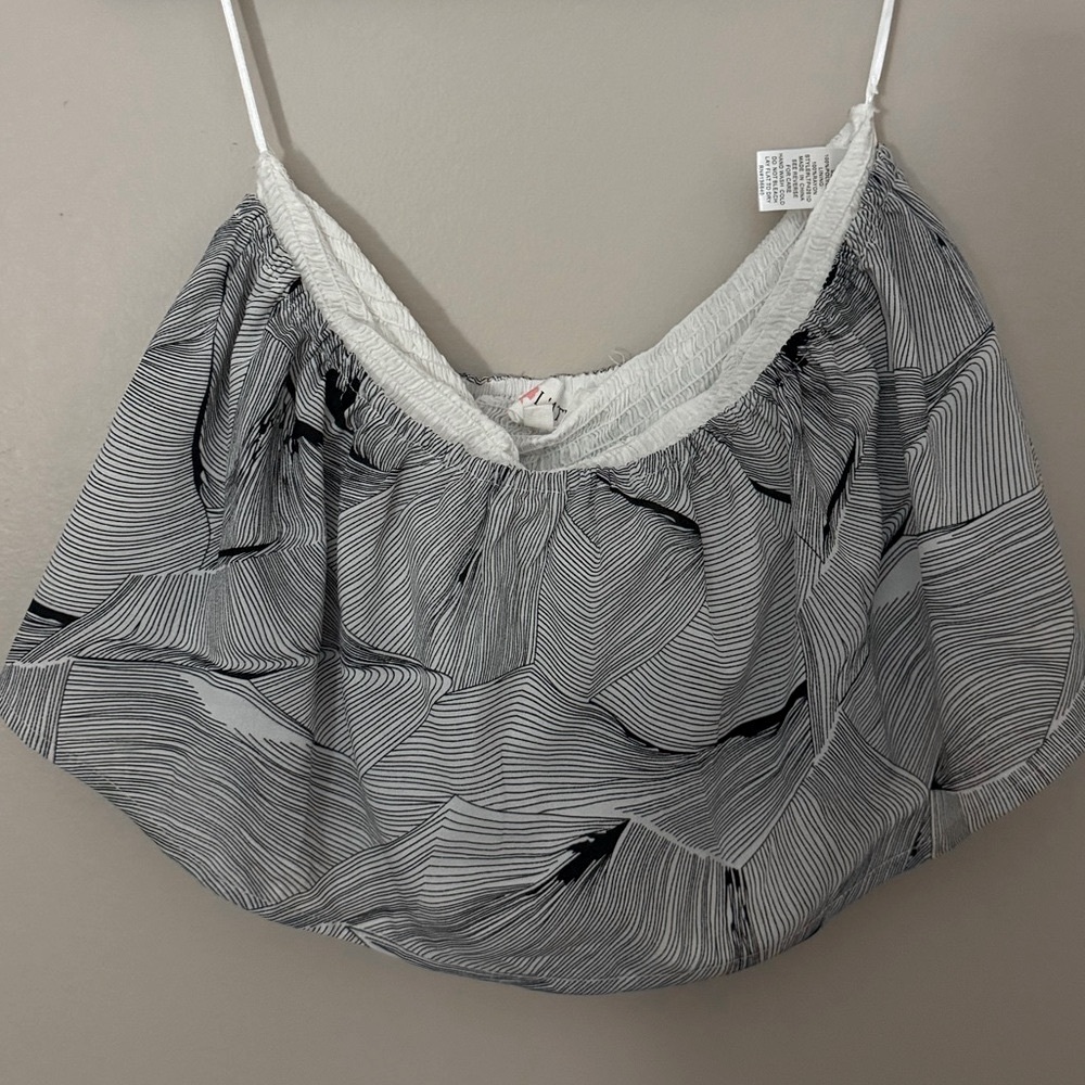 L'ATISTE Black and White Strapless Top